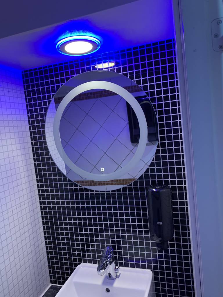 Bild 2 av referensprojekt Enklare ombyggdantion av en toalett på ett solarium i Stockholm