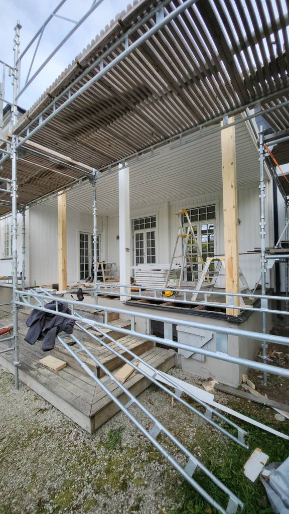 Bild 4 av referensprojekt Renovering av en tvåvåningsportik