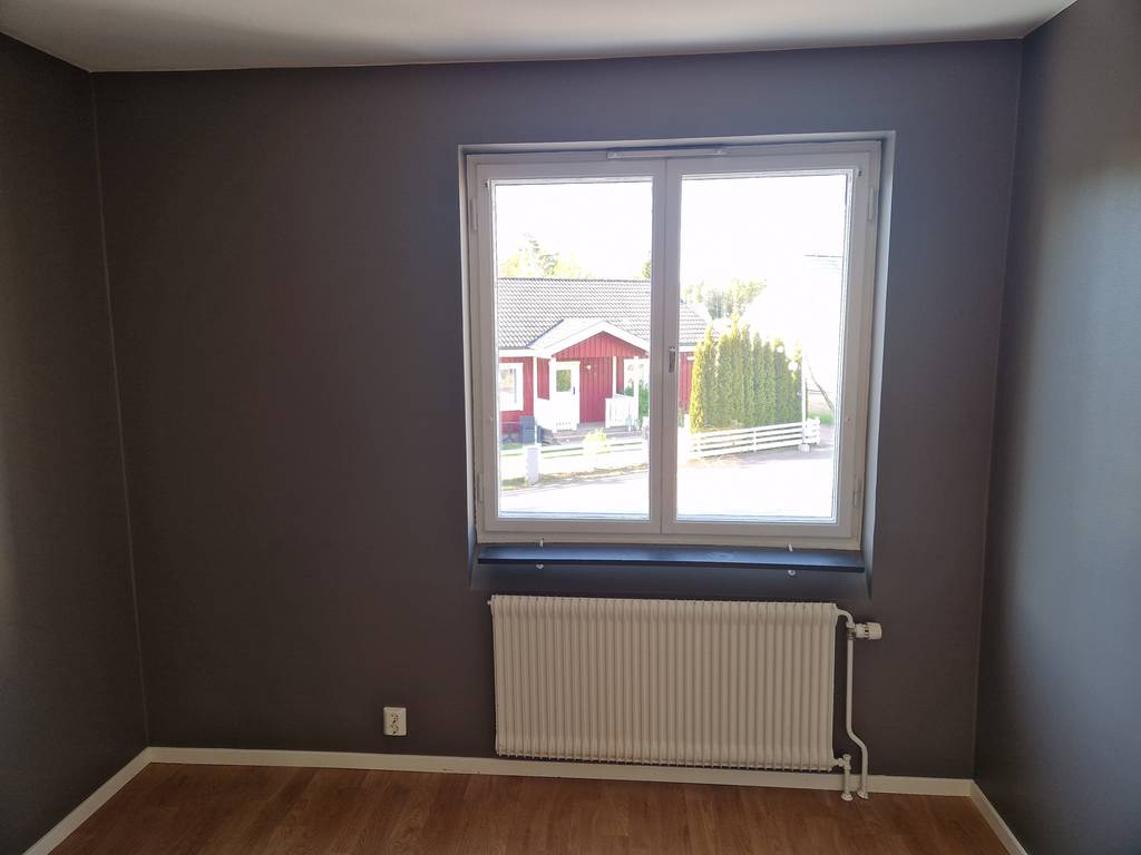 Bild 14 av referensprojekt Lagning av väggar samt spackling och målning