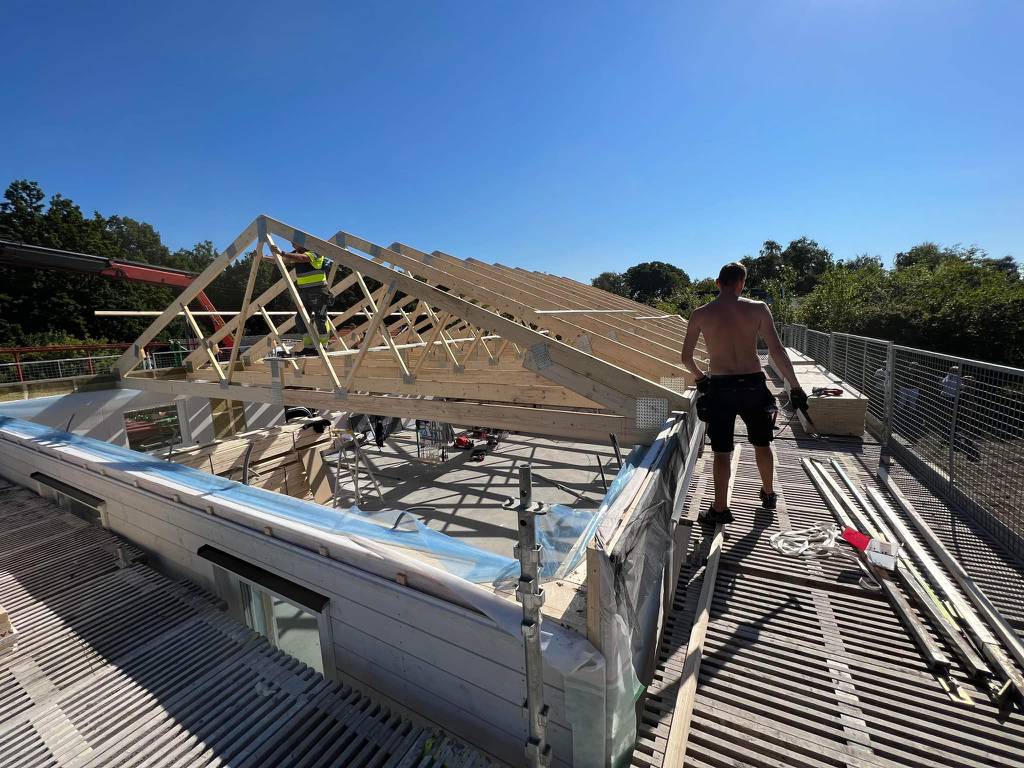 Bild 5 av referensprojekt Byte av olika tak, isolering. Nya taket.