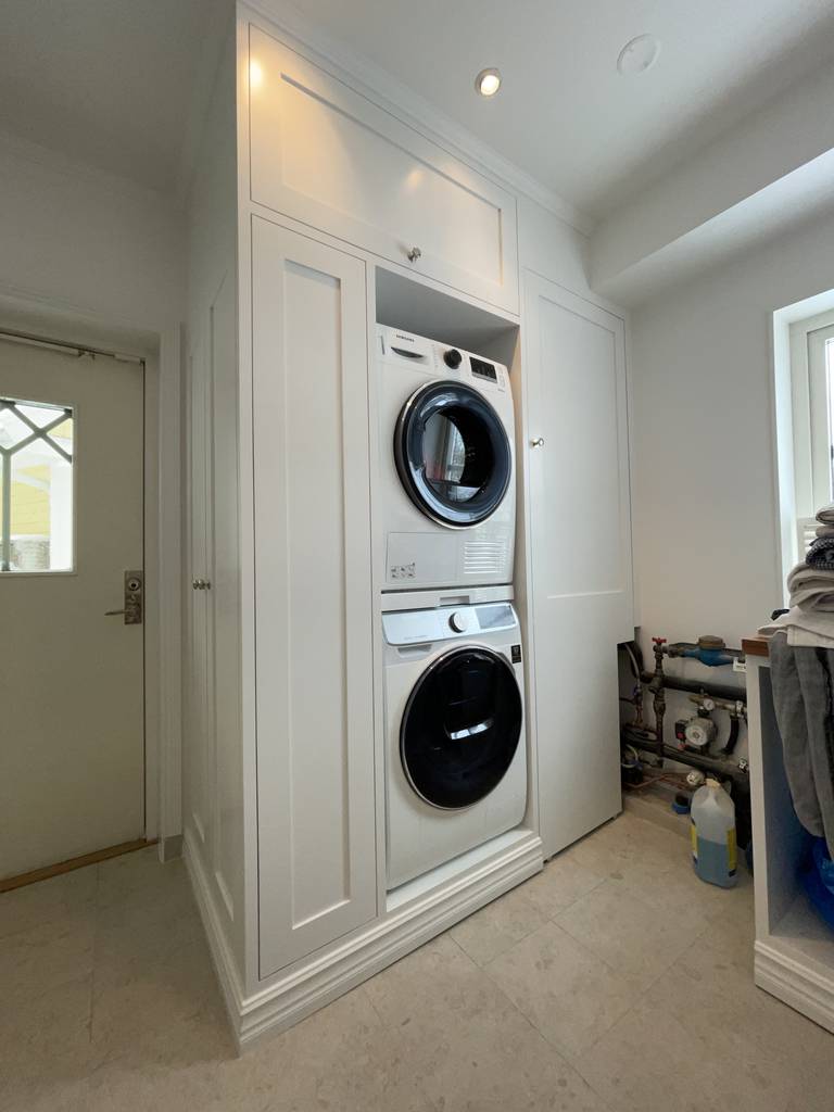 Bild 1 av referensprojekt Måttanpassad garderob och tvättstugeinredning