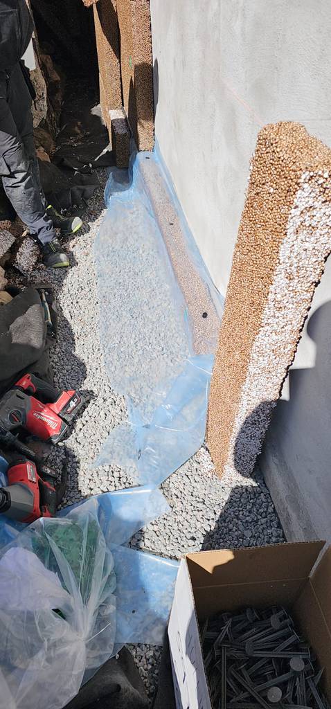 Bild 15 av referensprojekt Dränering, putsning och radonskydd.