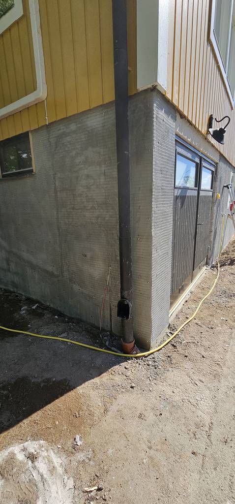 Bild 30 av referensprojekt Dränering, putsning och radonskydd.