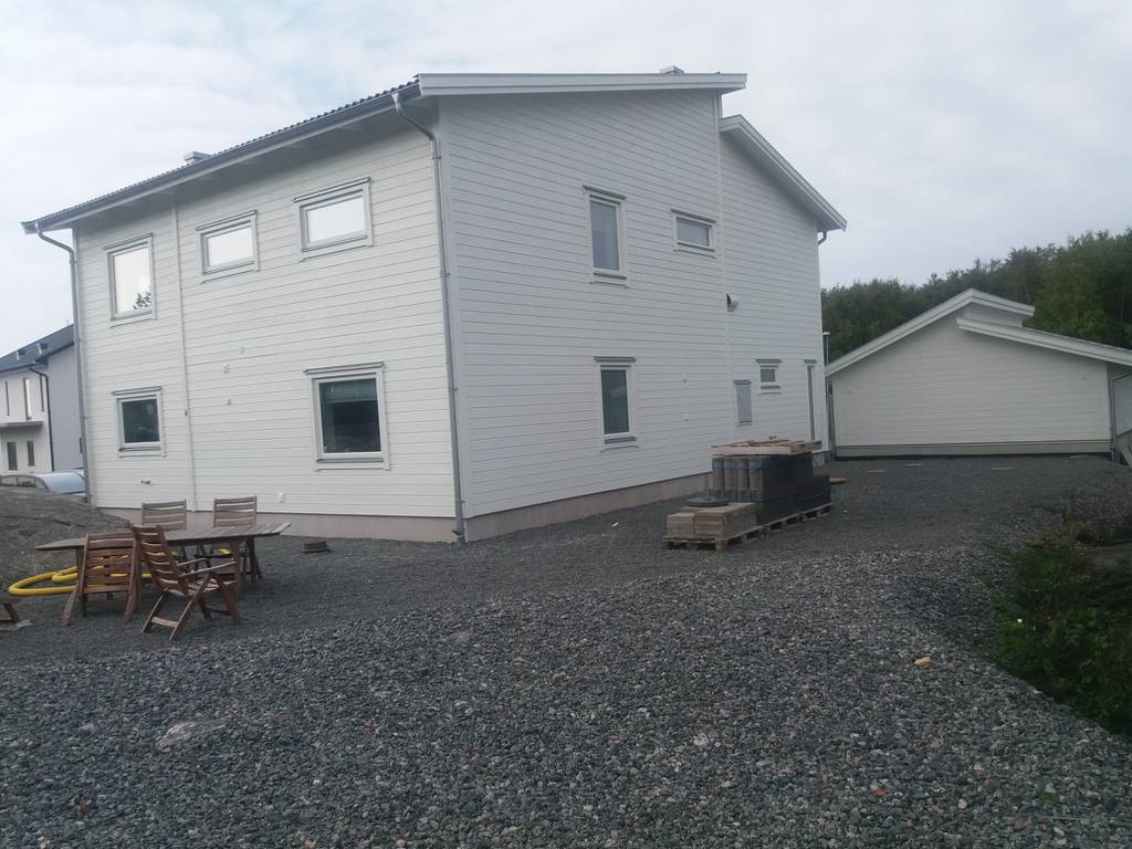 Bild 3 av referensprojekt Målning av nybyggd hus & garage på Hönö