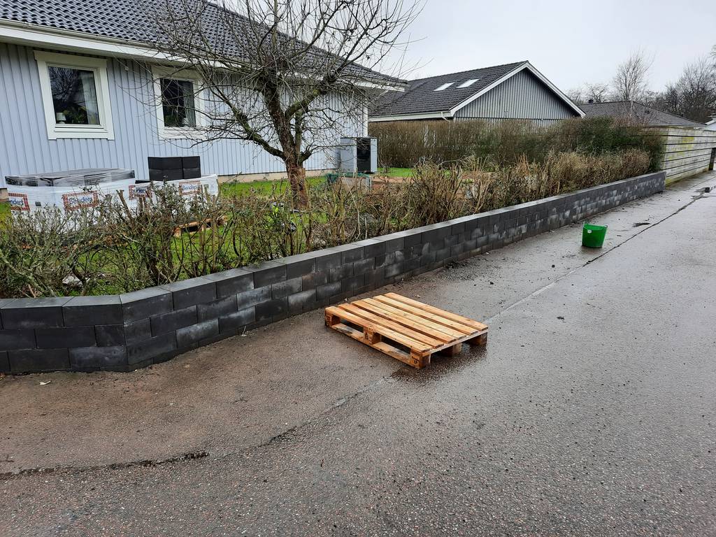 Bild 6 av referensprojekt Mur mot gatan