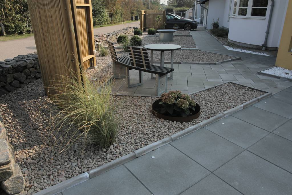 Bild 2 av referensprojekt Kombinera betong med natursten för liv i din trädgård