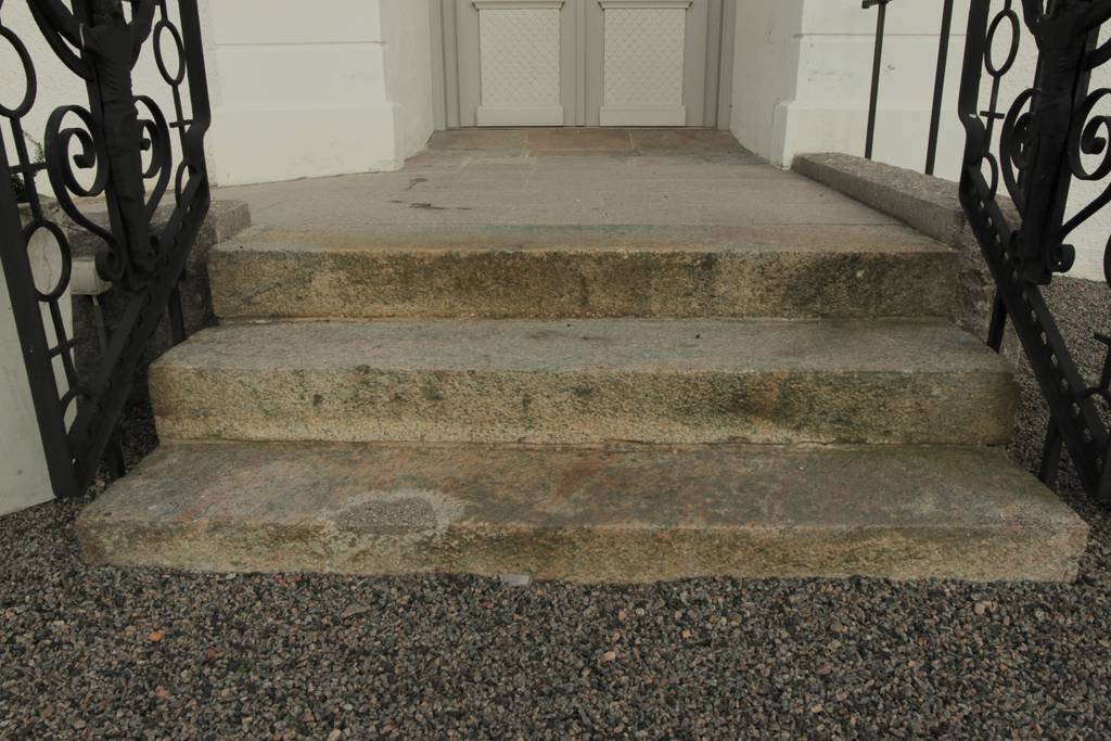 Bild 4 av referensprojekt Storgatsten, granit och trappa med ramp