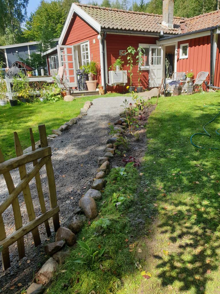 Bild 2 av referensprojekt Anläggning av trädgårdsgång