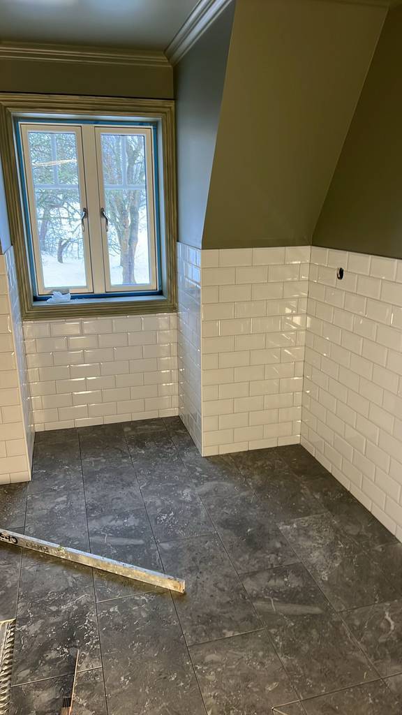 Bild 9 av referensprojekt Namn på projekt: Badrumsrenovering – tätskikt och kakelsättning