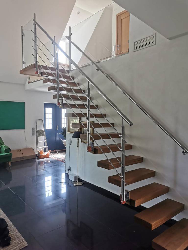 Bild 1 av referensprojekt Vajerräcke i trappa