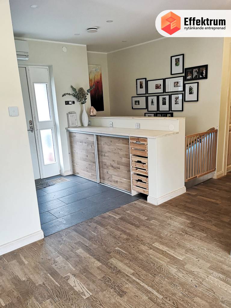Bild 1 av referensprojekt Ombyggnation av hall med platsbyggd förvaring