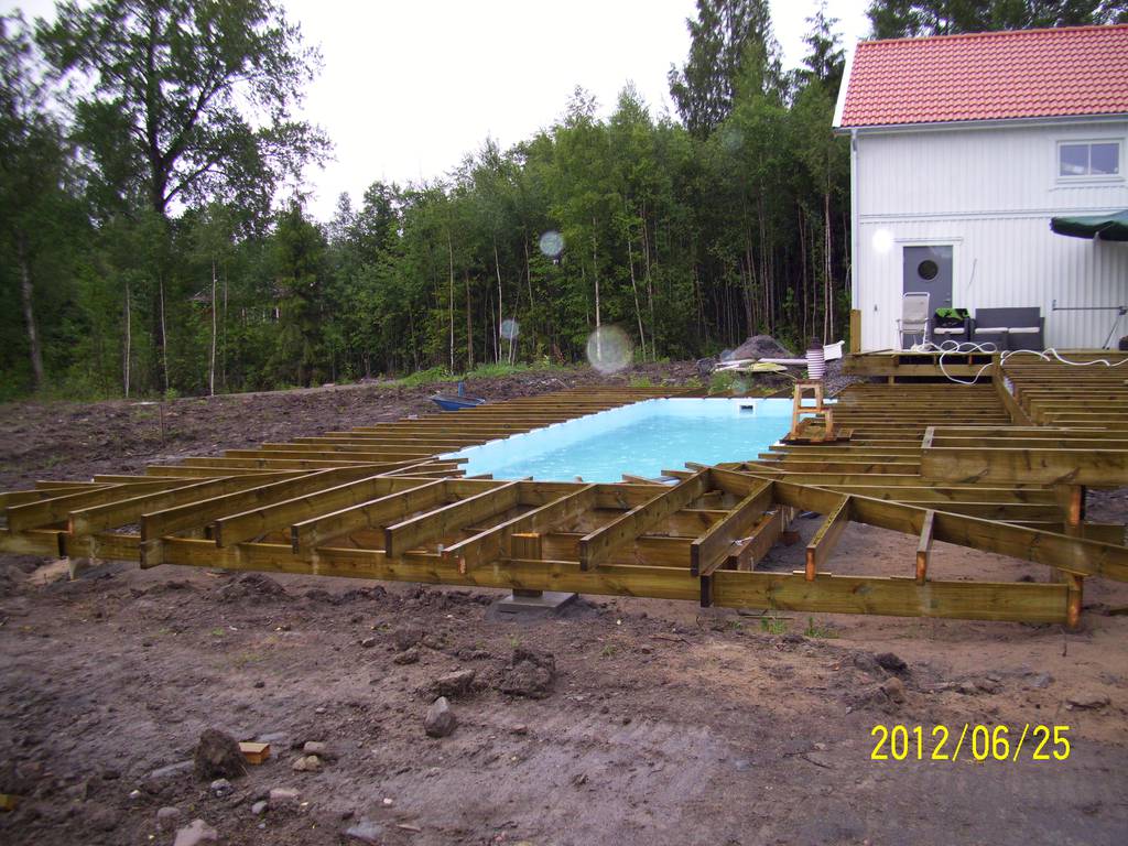 Bild 2 av referensprojekt Altan med inbyggd pool, Alsters kyrkby.