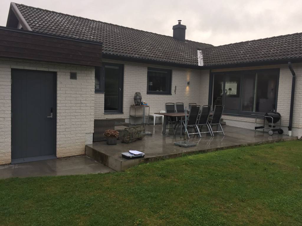 Bild 3 av referensprojekt Fönsterbyte i modern stil i Östergötland