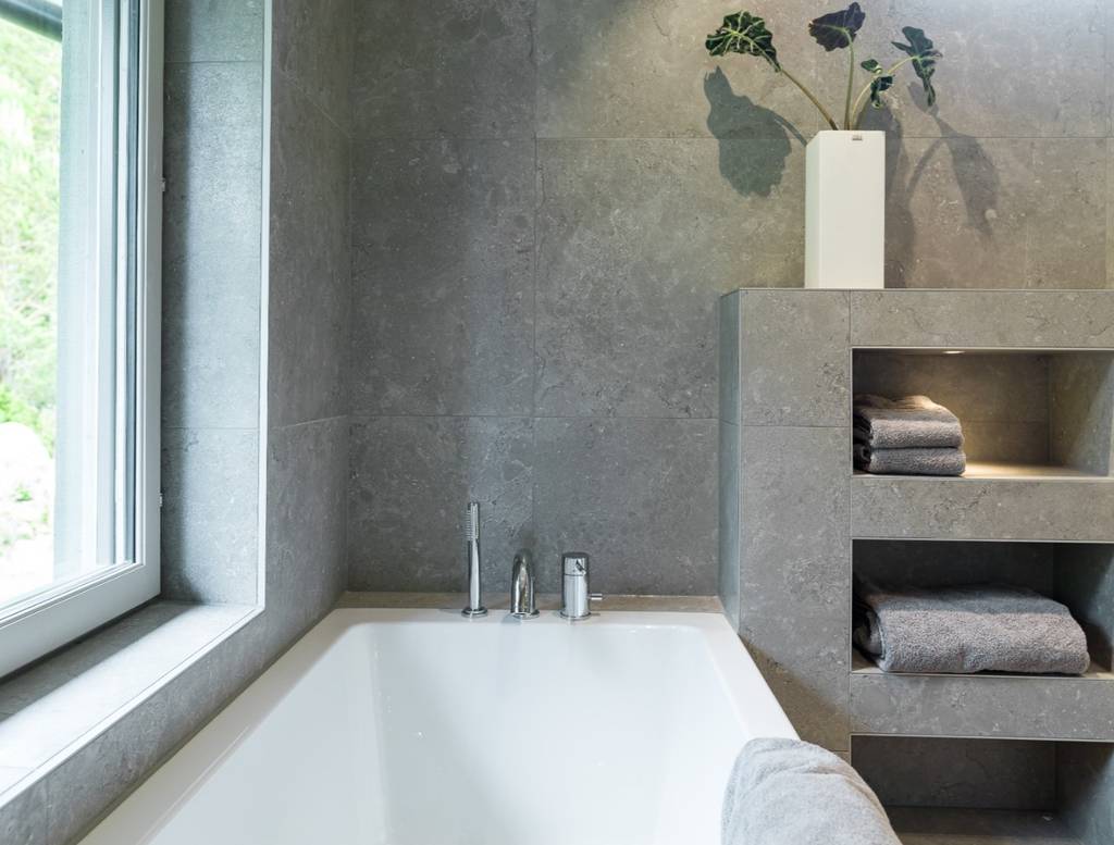 Bild 1 av referensprojekt Total badrumsrenovering i villa på Värmdö