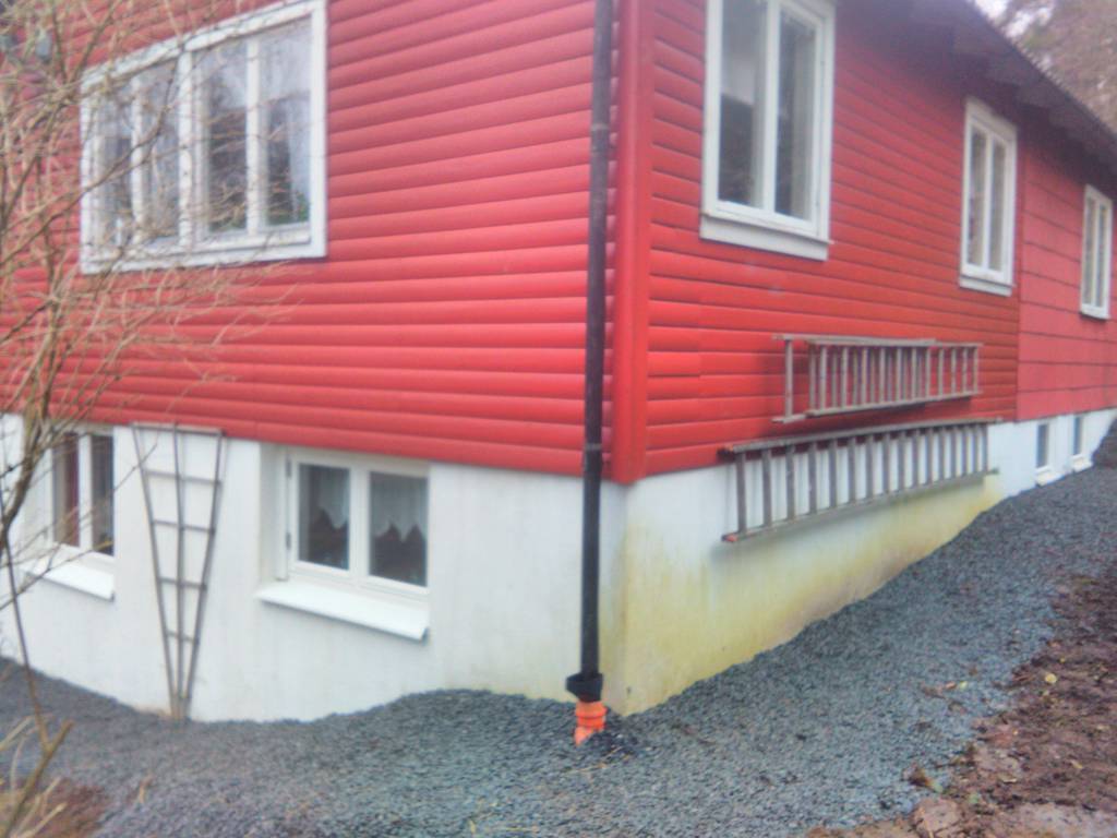 Bild 4 av referensprojekt Dränering runt hus i Rävlanda