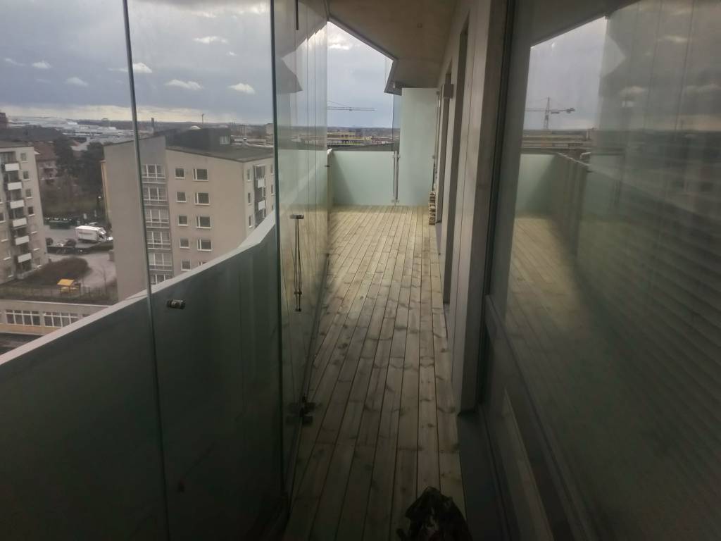 Bild 6 av referensprojekt Byggande av balkongterrass på plan 11 i Sundbyberg
