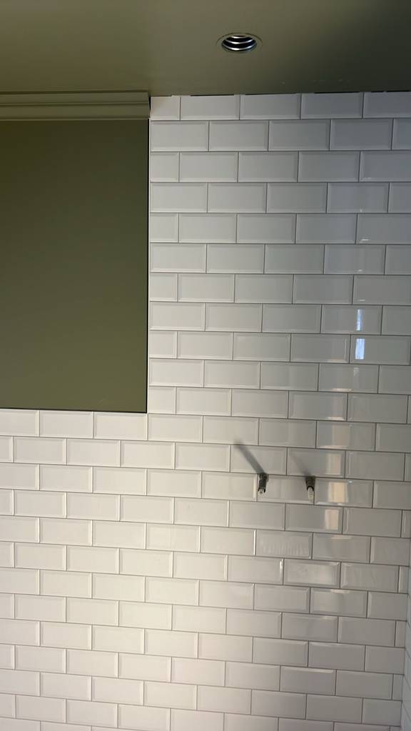 Bild 10 av referensprojekt Namn på projekt: Badrumsrenovering – tätskikt och kakelsättning