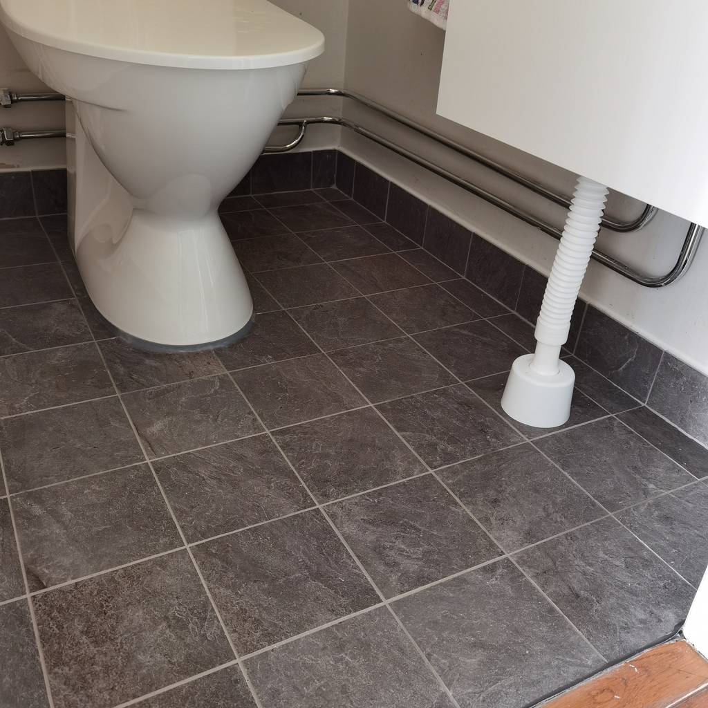 Bild 2 av referensprojekt Tvättstuga / toalet renovering