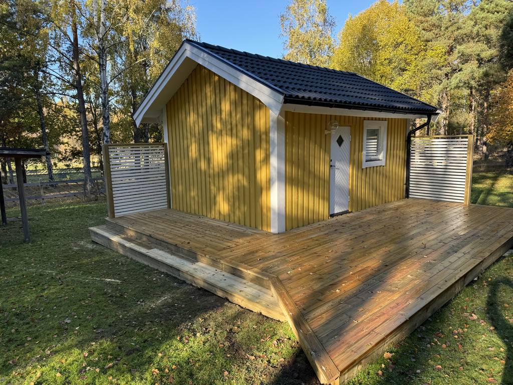 Bild 4 av referensprojekt Byggnation av sommarhus samt altanbyggen.