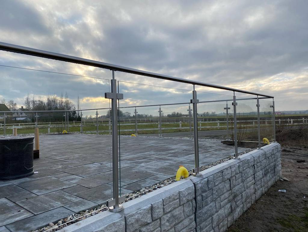 Bild 1 av referensprojekt Glasräcke i Glemmingebro