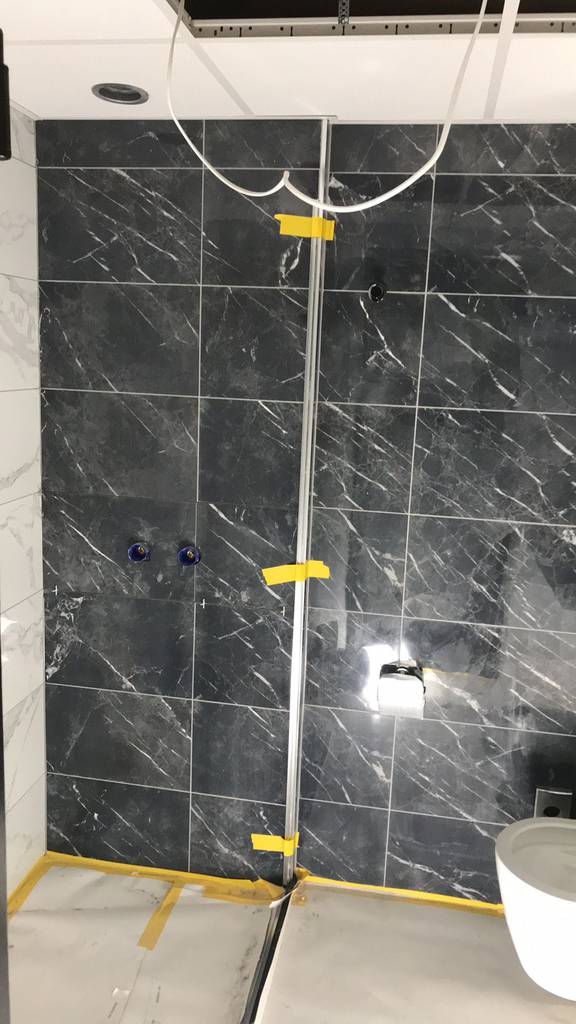 Bild 17 av referensprojekt Namn på projekt: Badrumsrenovering – tätskikt och kakelsättning