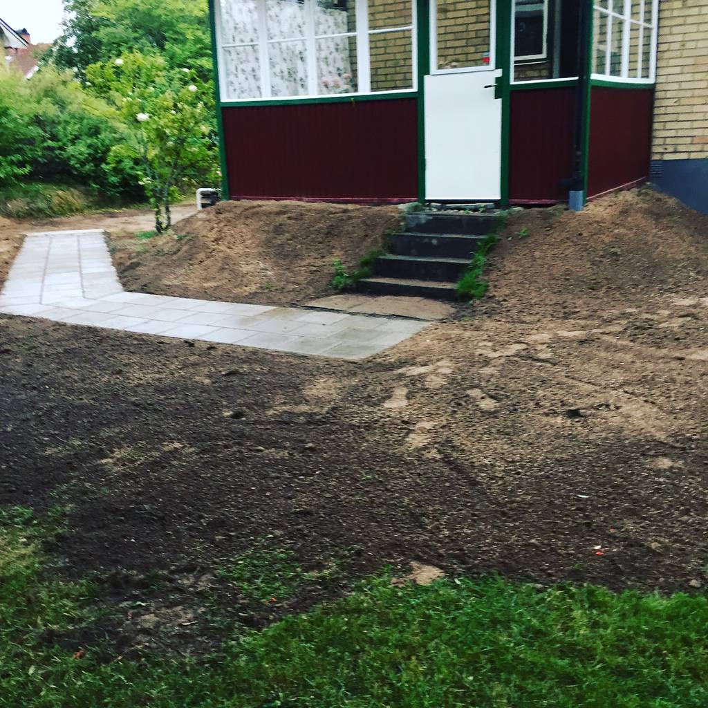 Bild 2 av referensprojekt Trädgård/plattgång/trapp/grusgång