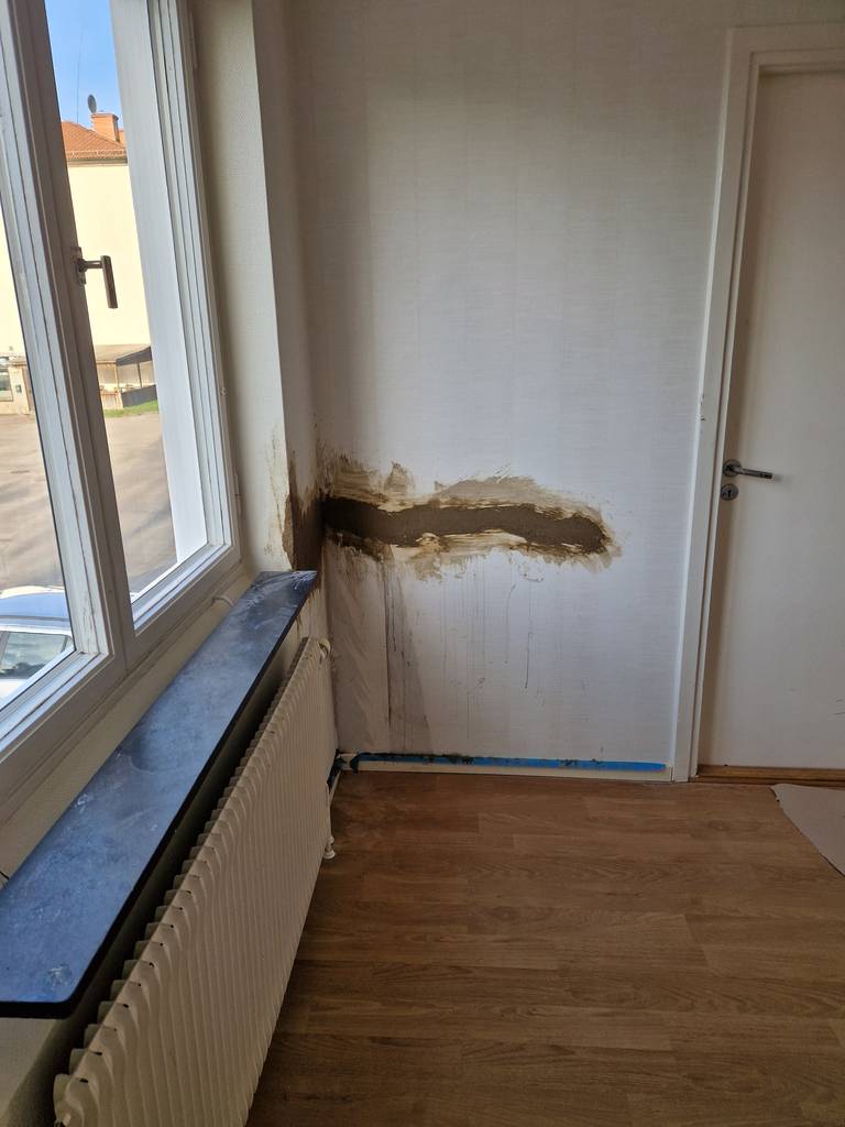 Bild 6 av referensprojekt Lagning av väggar samt spackling och målning