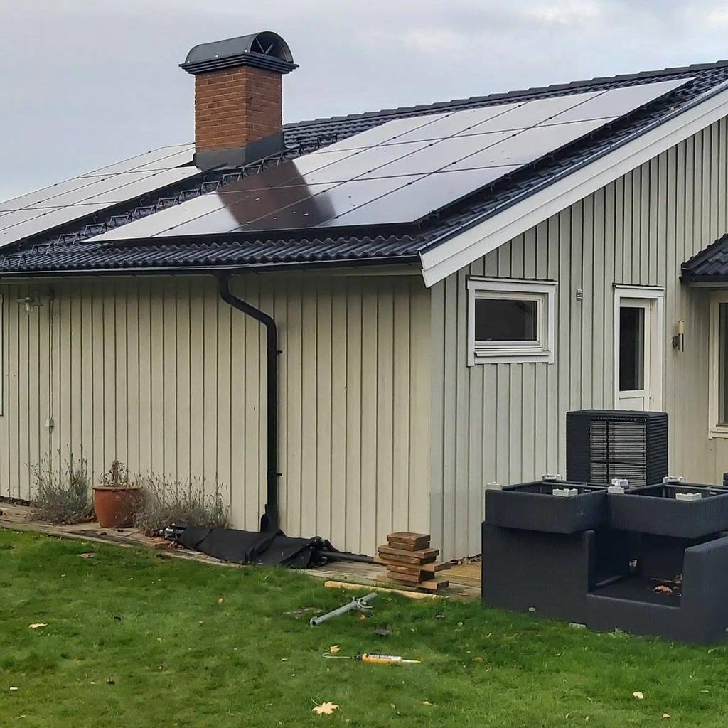 Bild 1 av referensprojekt Takomläggning på villa i Floda