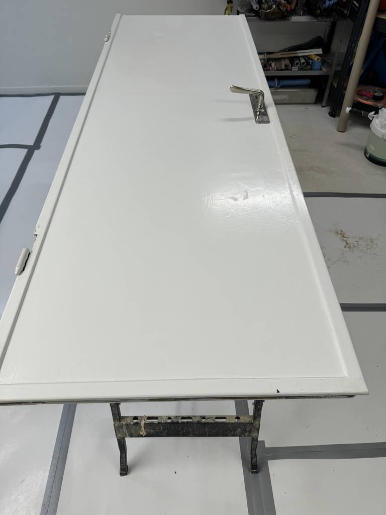 Bild 1 av referensprojekt Renovering dörr Före och efter