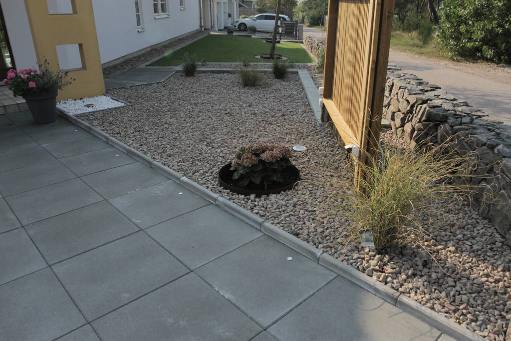 Bild 4 av referensprojekt Kombinera betong med natursten för liv i din trädgård