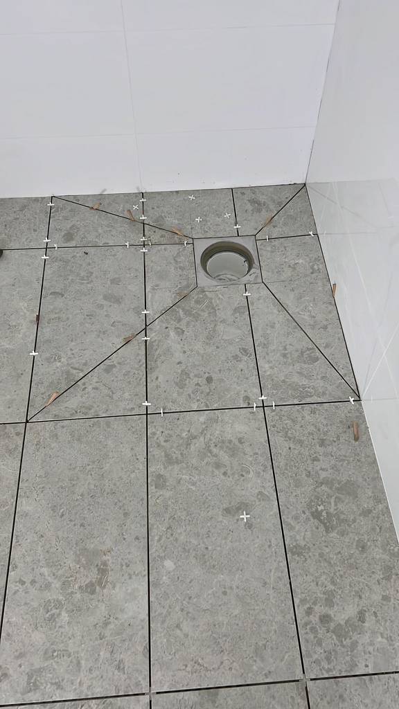 Bild 11 av referensprojekt Namn på projekt: Badrumsrenovering – tätskikt och kakelsättning