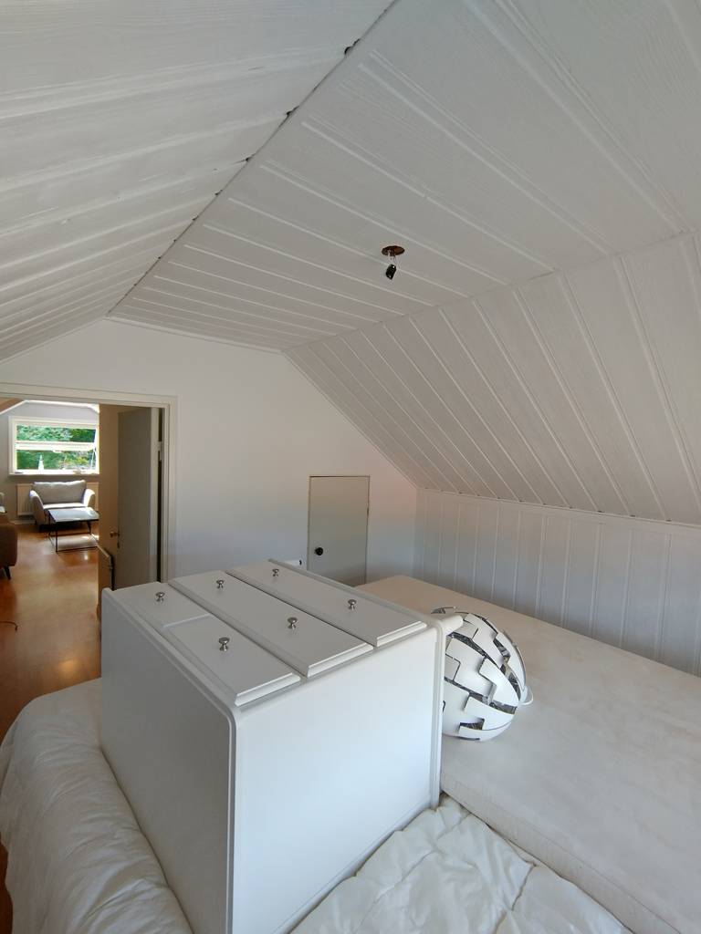 Bild 4 av referensprojekt Målning av vindsvåning