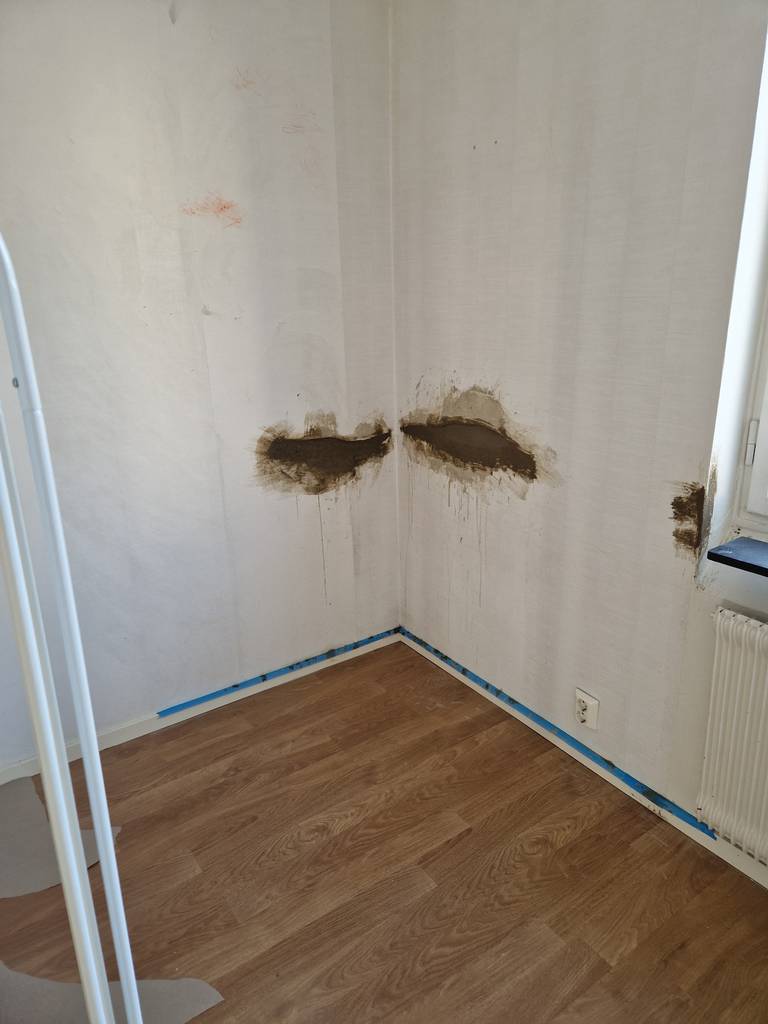 Bild 5 av referensprojekt Lagning av väggar samt spackling och målning