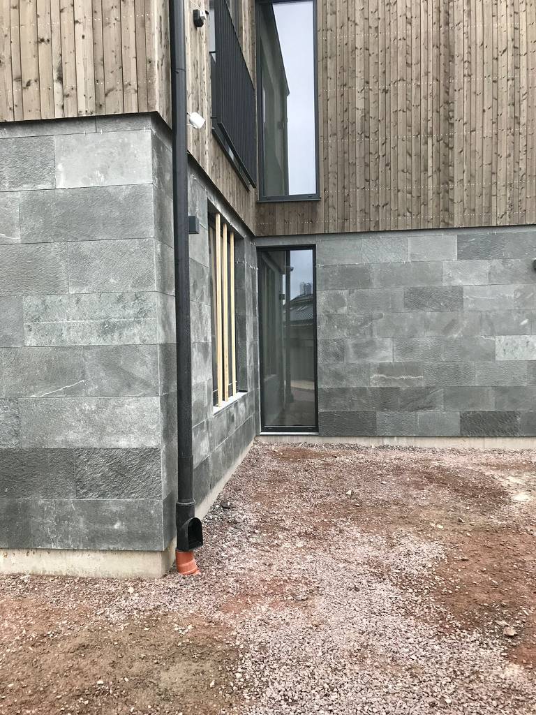 Bild 22 av referensprojekt Namn på projekt: Badrumsrenovering – tätskikt och kakelsättning