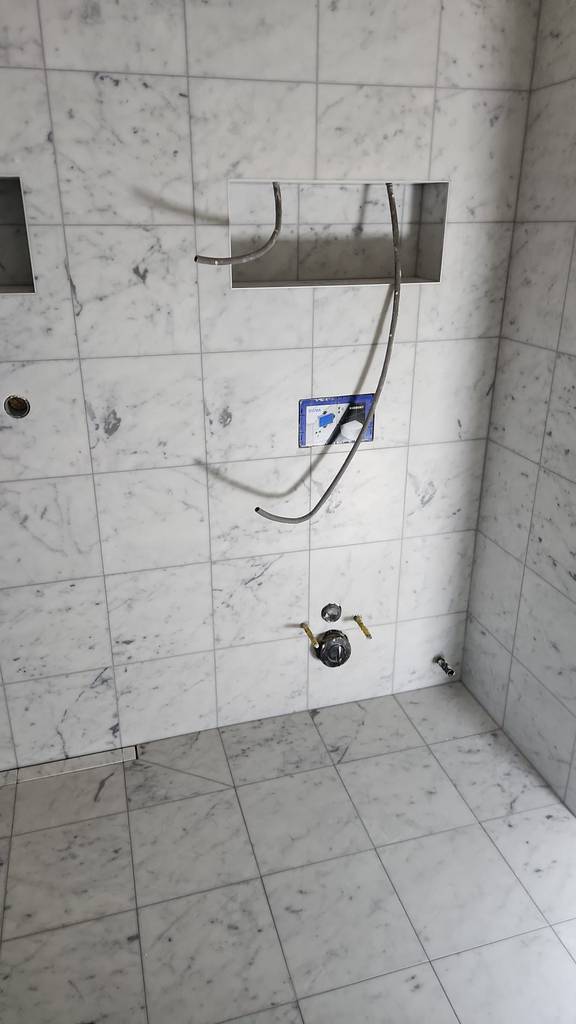 Bild 7 av referensprojekt Namn på projekt: Badrumsrenovering – tätskikt och kakelsättning