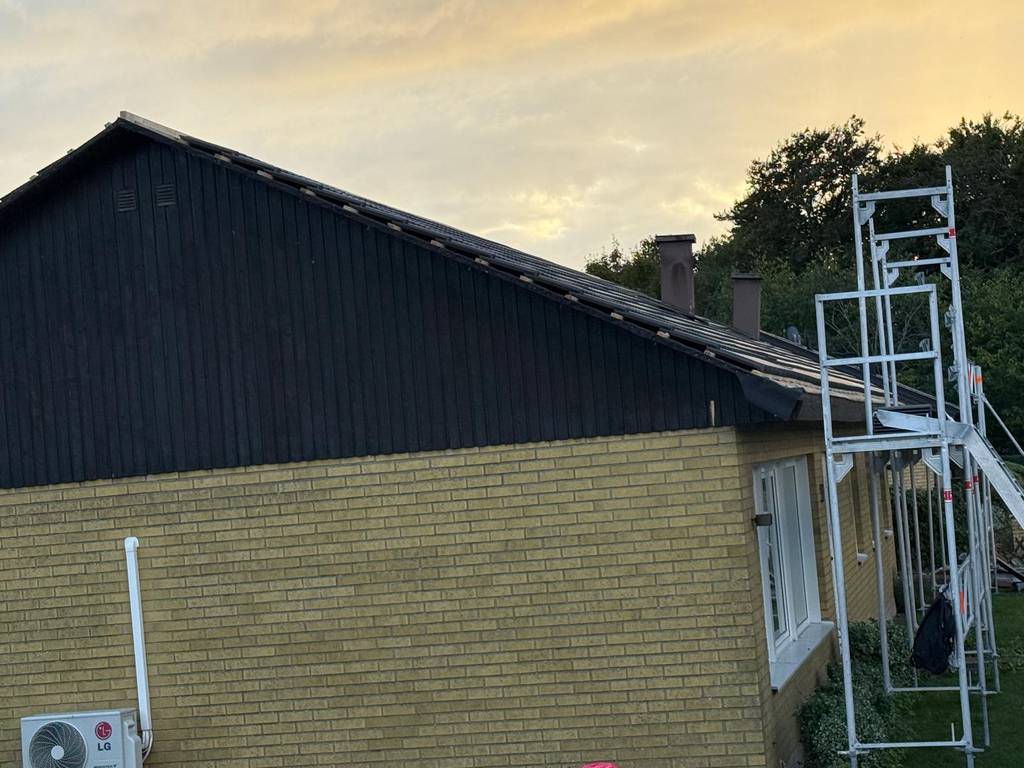 Bild 3 av referensprojekt Byta tak och fasadpanel.