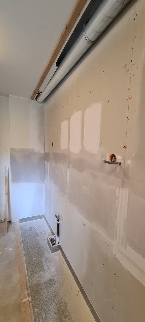 Bild 3 av referensprojekt Återställ vägg i gips, spacklas och lagga ny laminat golv  i Stockholm.