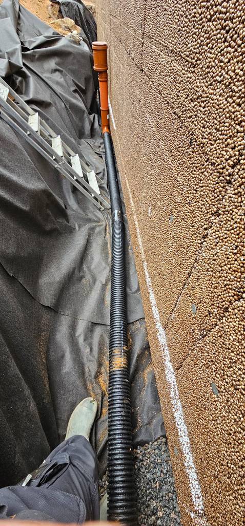 Bild 12 av referensprojekt Dränering, putsning och radonskydd.