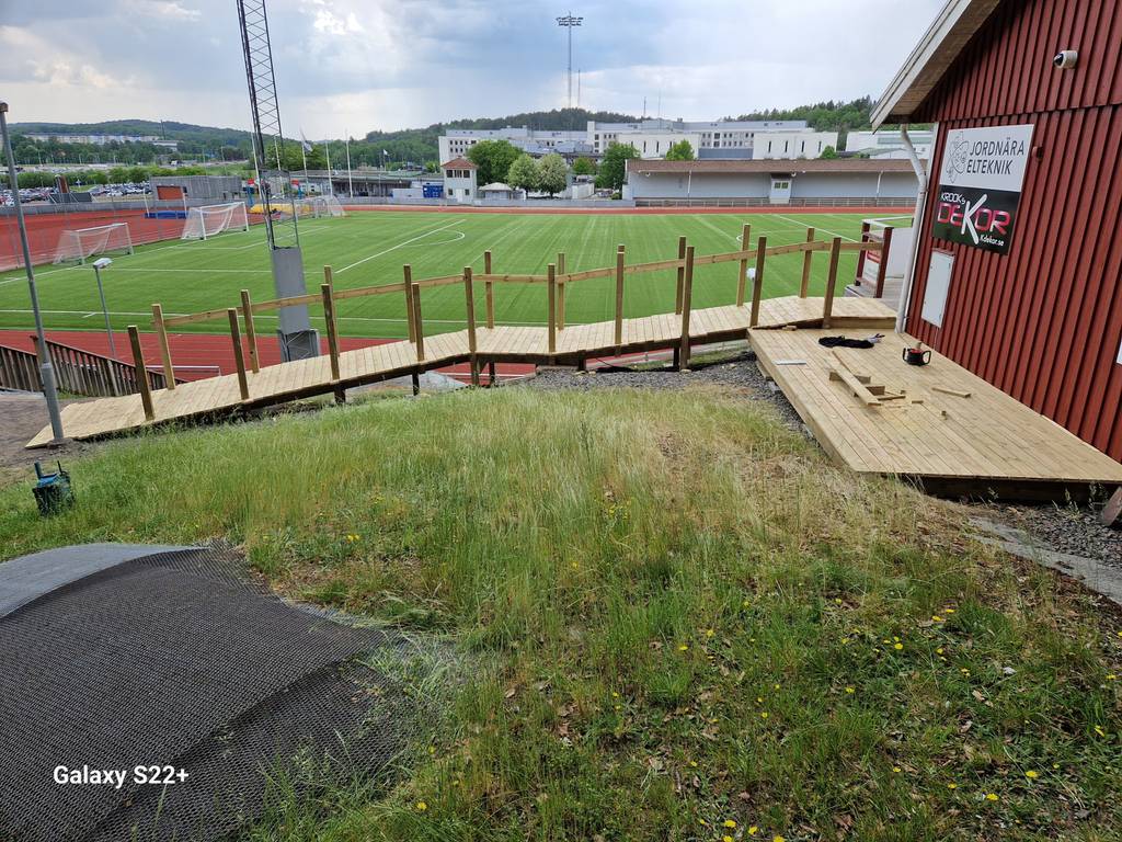 Bild 2 av referensprojekt Altan för Fotbollsklubb: K Kongahälla karebyvägen 4