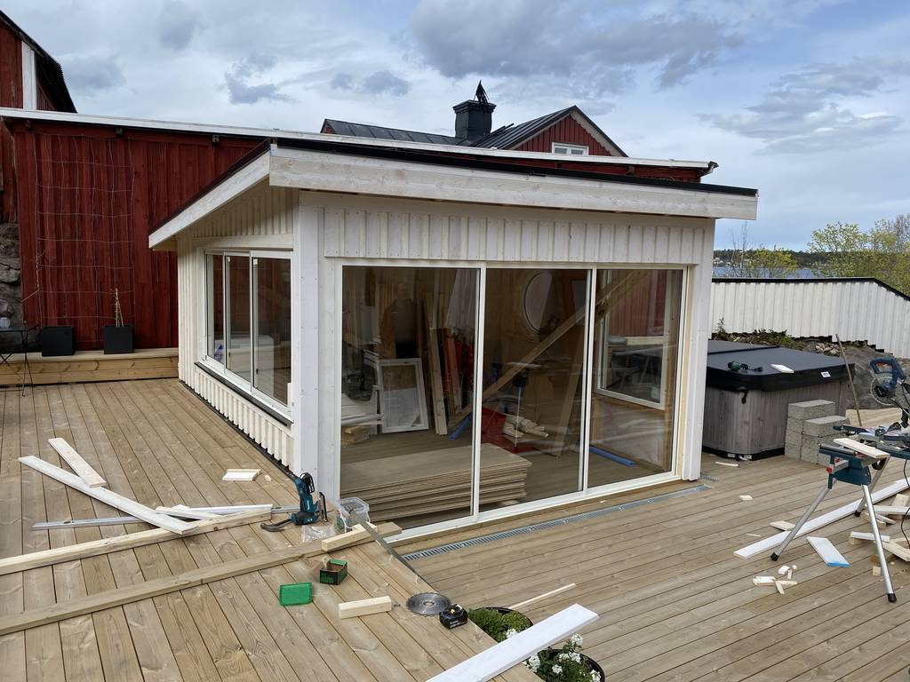 Bild 36 av referensprojekt Byggnation av sommarhus samt altanbyggen.