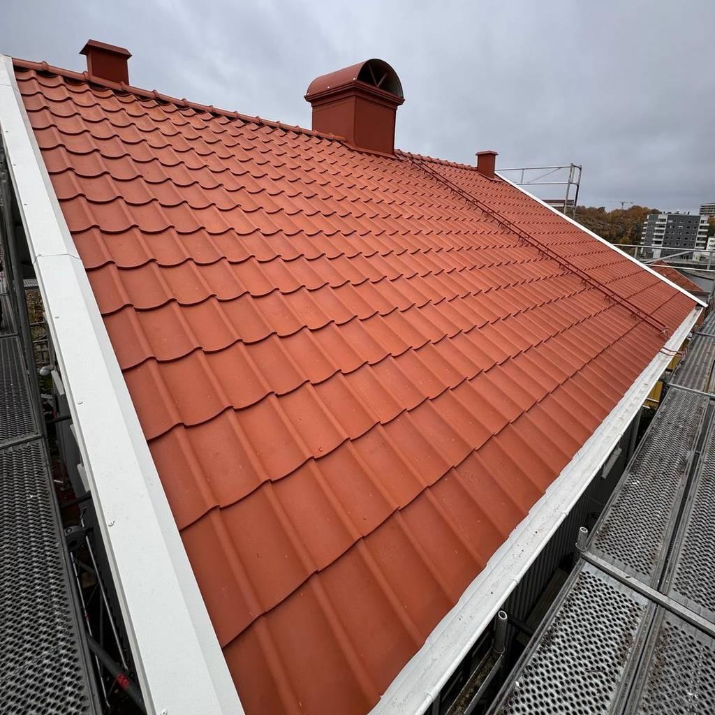 Bild 2 av referensprojekt Takomläggning på villa vid Slottsberget