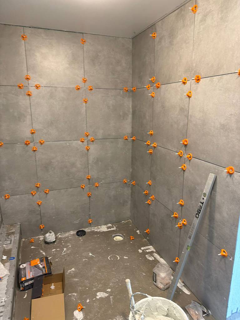 Bild 4 av referensprojekt Namn på projekt: Badrumsrenovering – tätskikt och kakelsättning