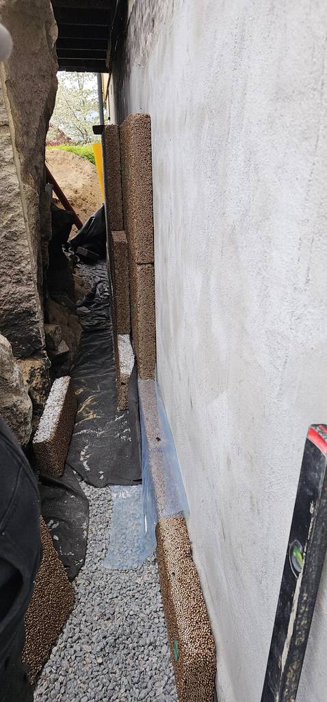 Bild 18 av referensprojekt Dränering, putsning och radonskydd.