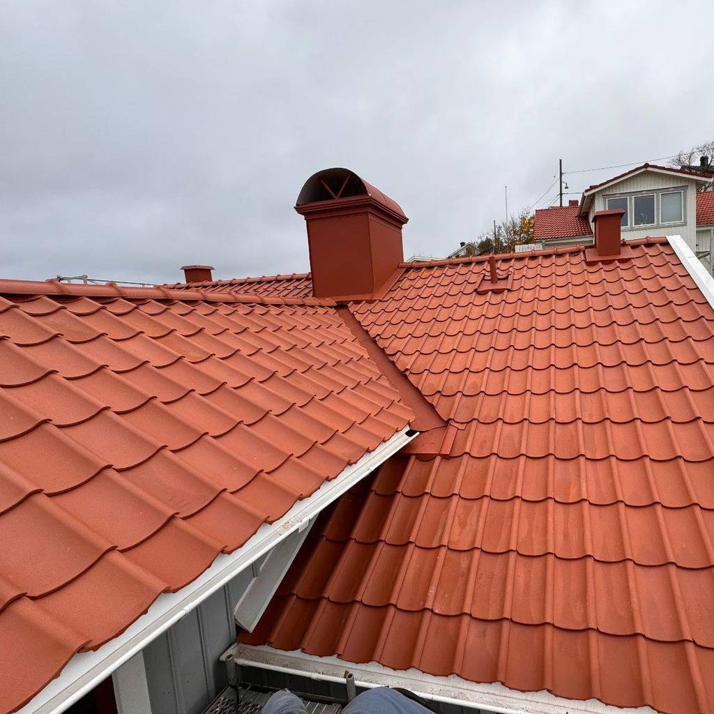 Bild 1 av referensprojekt Takomläggning på villa vid Slottsberget